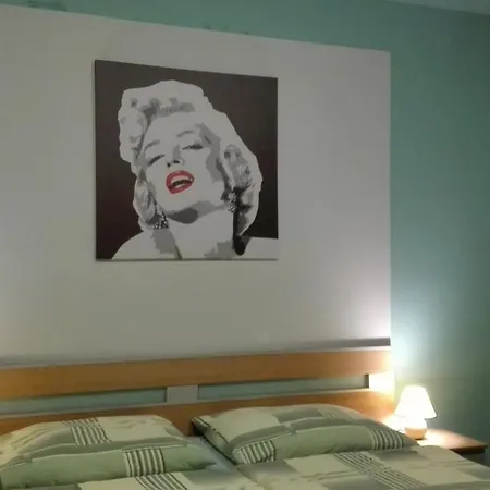 Konukevi Manhattan Písek